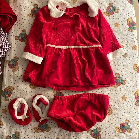 Girls 12 months red and white Christmas outfit with matching shoes so adorable - Picture 1 of 4